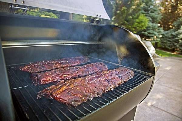 What is the Disadvantage of Camp Chef SmokePro DLX?